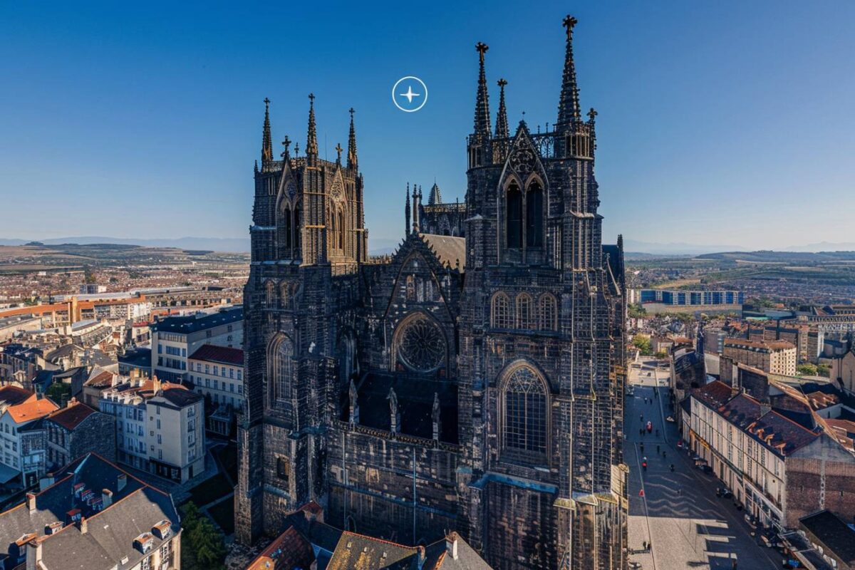 Découvrez les trésors de Clermont-Ferrand dans le Puy-de-Dôme, avec sa cathédrale en pierre volcanique