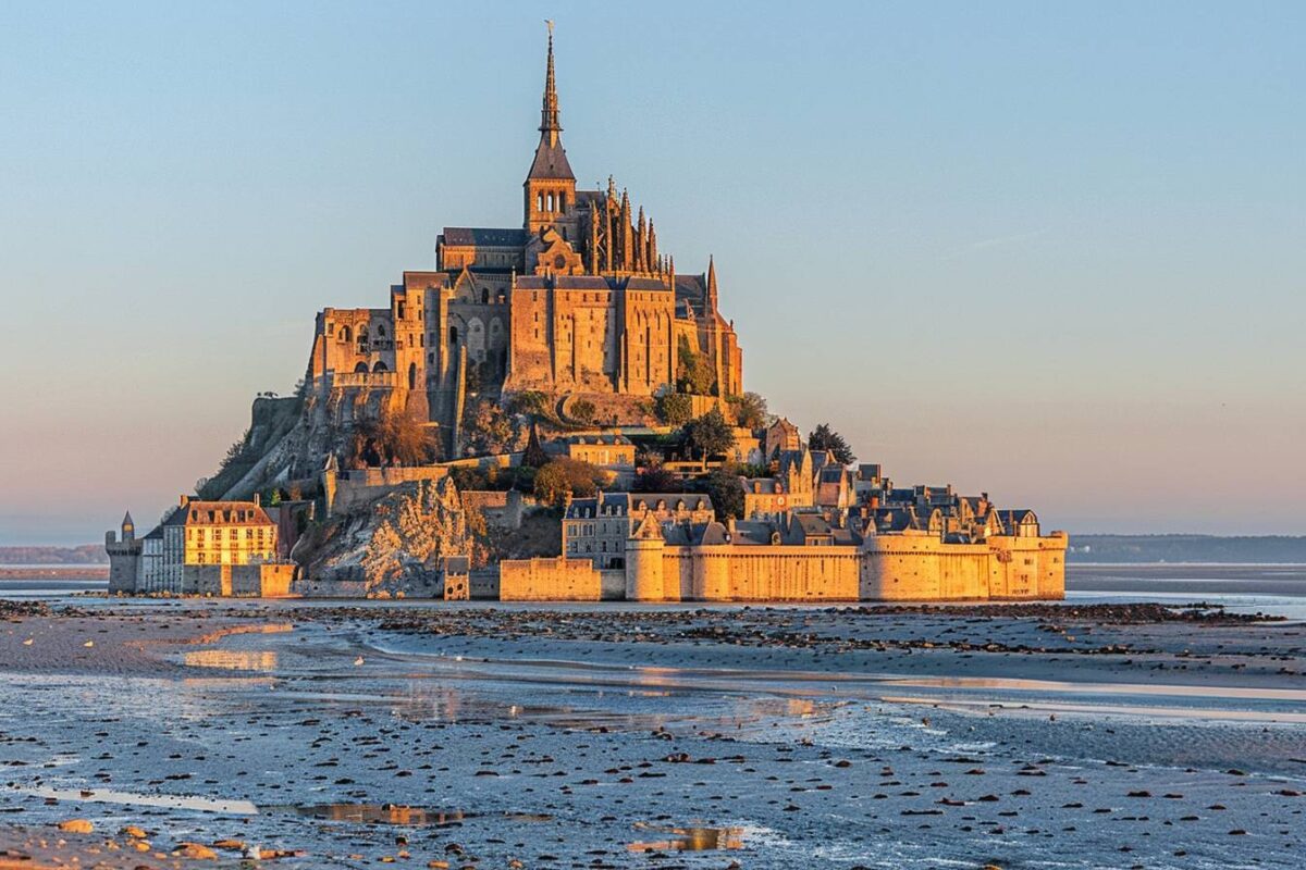 Découvrez pourquoi Mont-Saint-Michel en Normandie est un des sites les plus emblématiques de France