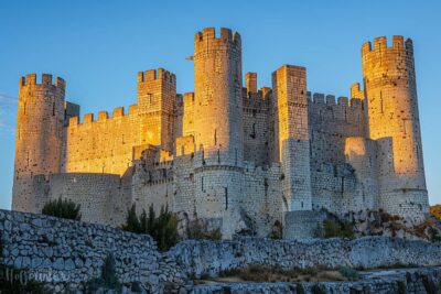 Les légendes mystérieuses du château de Fougères continuent de captiver les passionnés d'histoire